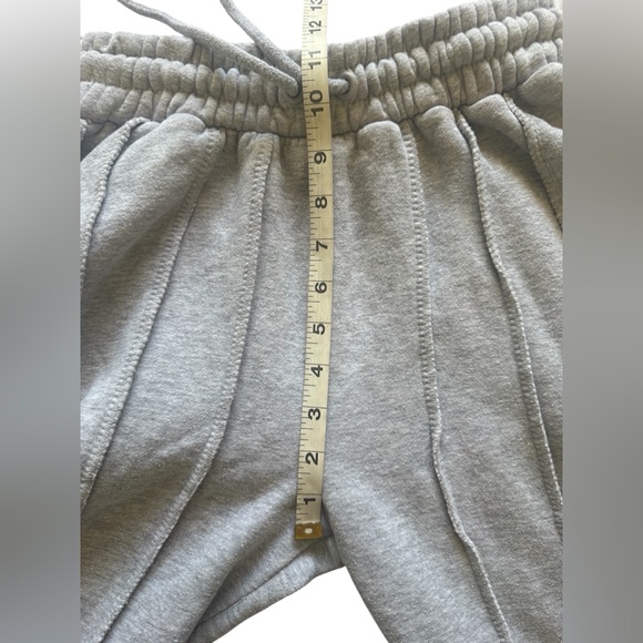 Pretty Little Thing Gray Wide Leg Textured Sweatpants Pockets Size 4 - Small - Picture 11 of 12